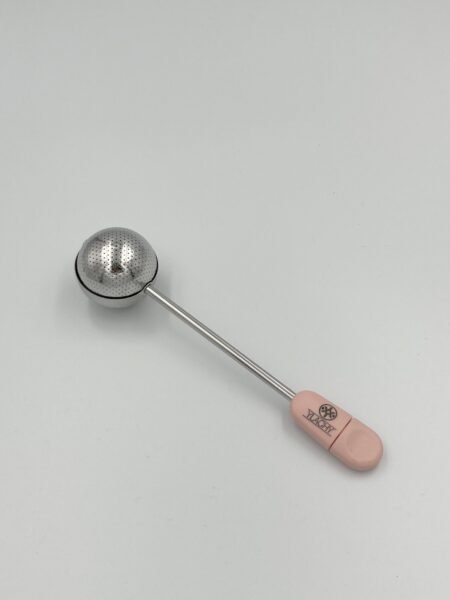 Pink tea infuser with 360° handle